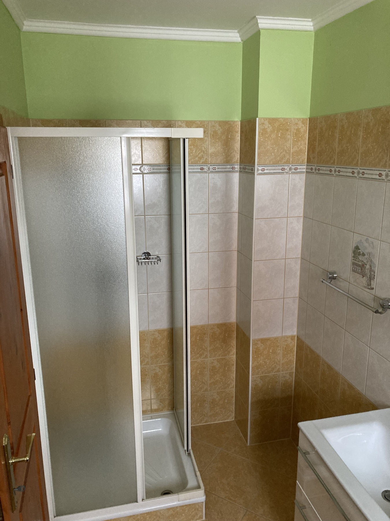 Apartman 1 zuhanyzó